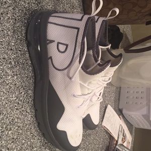 Too small. My son wore these once. Men’s 10.5.